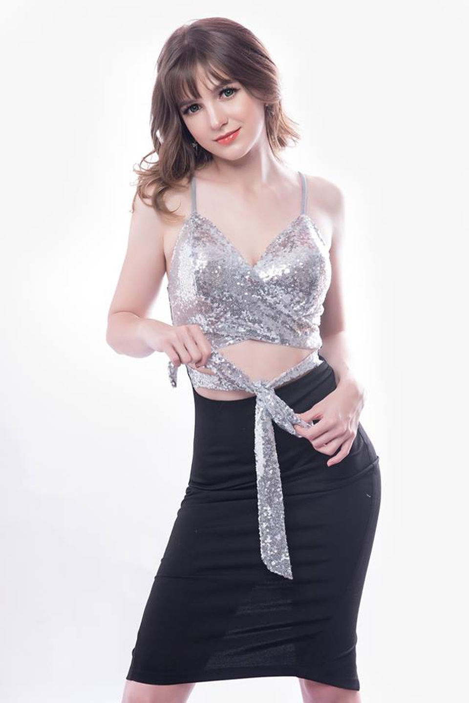Vẻ đẹp bốc lửa của nữ DJ Ukraine đang chơi nhạc ở Hà Nội - 11 Vẻ đẹp bốc lửa của nữ DJ Ukraine đang chơi nhạc ở Hà Nội - 11