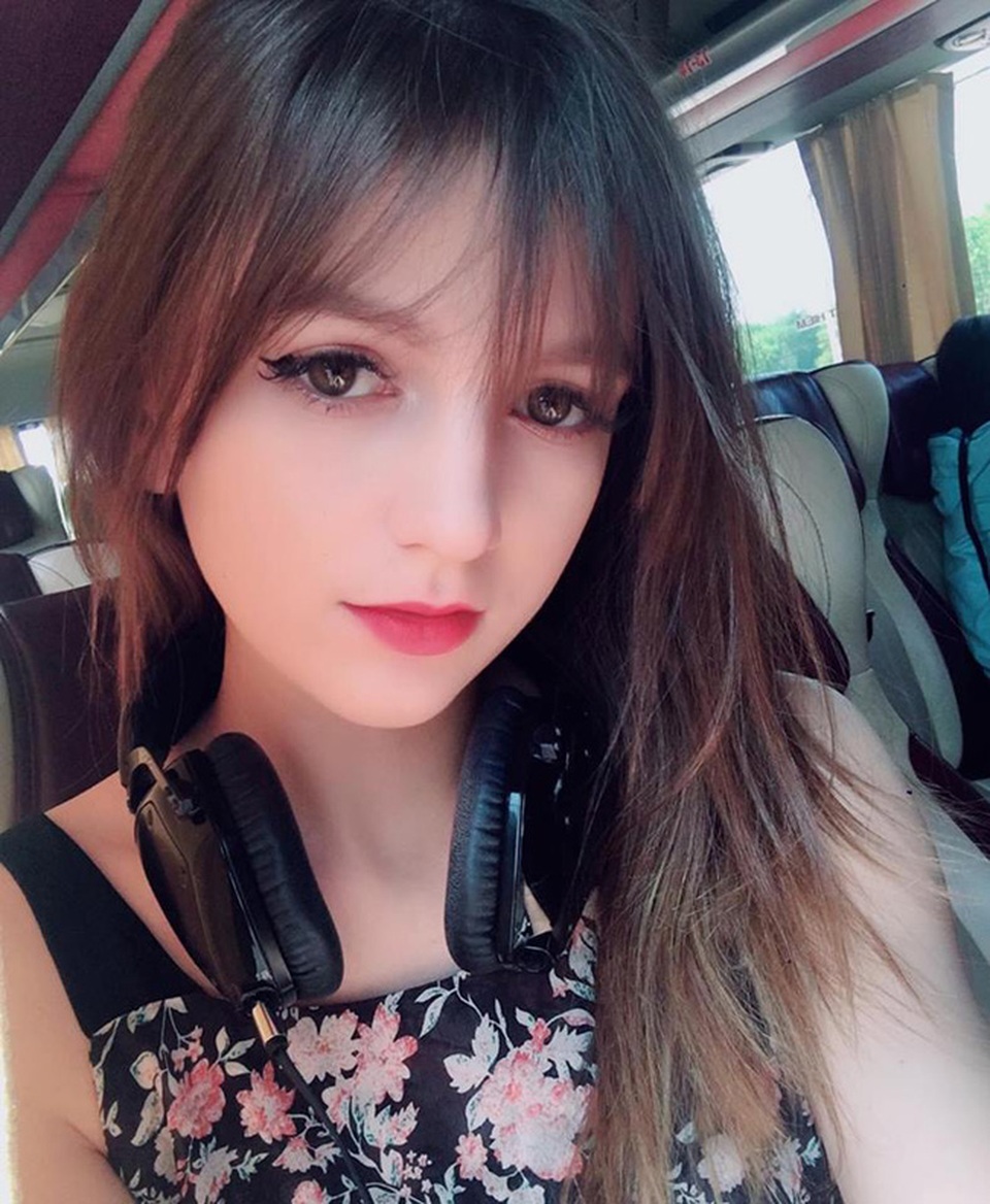 Vẻ đẹp bốc lửa của nữ DJ Ukraine đang chơi nhạc ở Hà Nội - 14 Vẻ đẹp bốc lửa của nữ DJ Ukraine đang chơi nhạc ở Hà Nội - 14