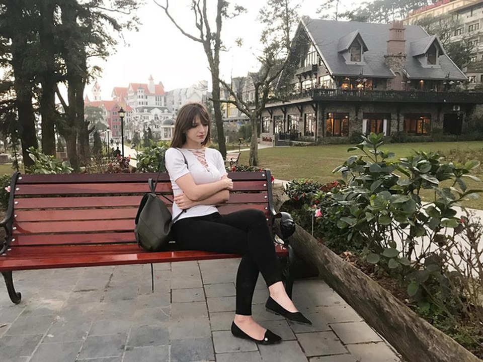 Vẻ đẹp bốc lửa của nữ DJ Ukraine đang chơi nhạc ở Hà Nội - 19 Vẻ đẹp bốc lửa của nữ DJ Ukraine đang chơi nhạc ở Hà Nội - 19