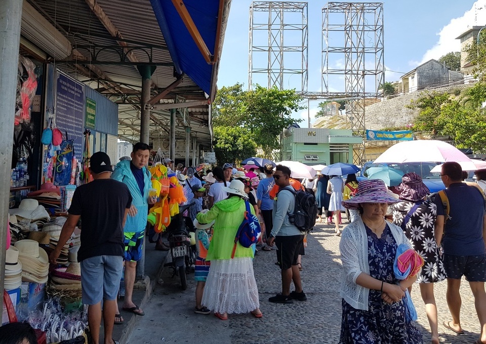 Khánh Hòa đón gần 1,6 triệu lượt khách lưu trú trong 3 tháng đầu năm - 1 Khánh Hòa đón gần 1,6 triệu lượt khách lưu trú trong 3 tháng đầu năm - 1