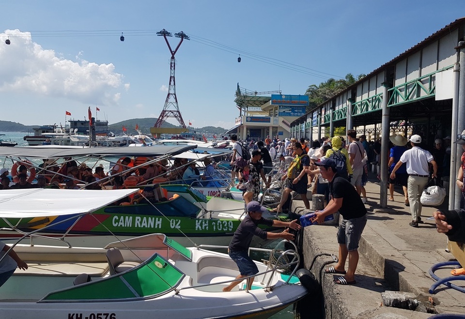 Khánh Hòa đón gần 1,6 triệu lượt khách lưu trú trong 3 tháng đầu năm - 2 Khánh Hòa đón gần 1,6 triệu lượt khách lưu trú trong 3 tháng đầu năm - 2