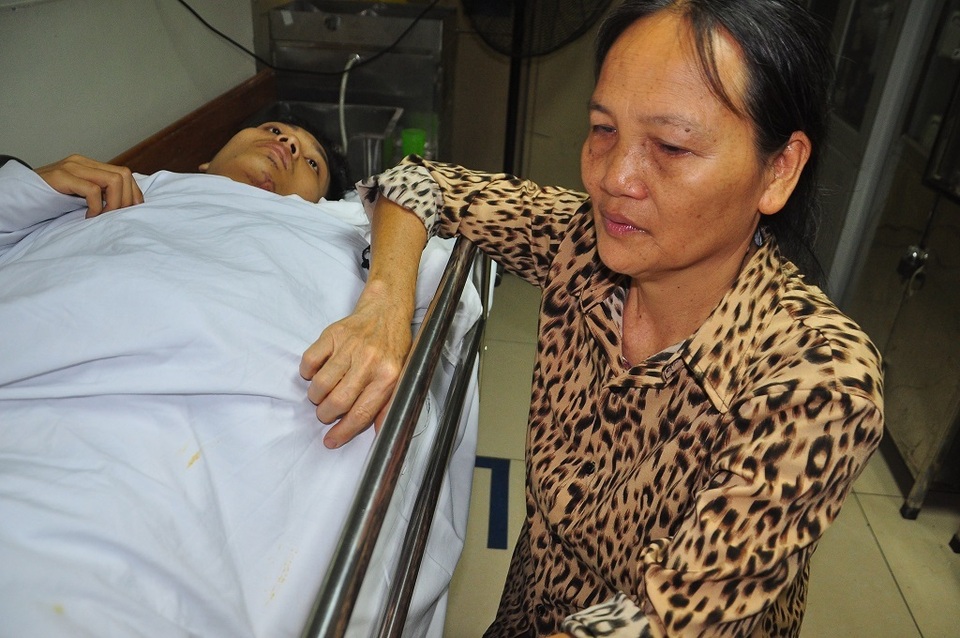 Mẹ bị ung thư khóc cạn nước mắt trước cảnh con bị tai nạn thập tử nhất sinh - 6 Mẹ bị ung thư khóc cạn nước mắt trước cảnh con bị tai nạn thập tử nhất sinh - 6
