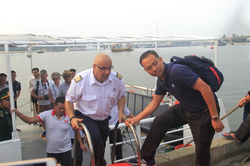 Đoàn du khách quốc tế đến tham quan Quảng Trị bằng du thuyền - 2 Đoàn du khách quốc tế đến tham quan Quảng Trị bằng du thuyền - 2