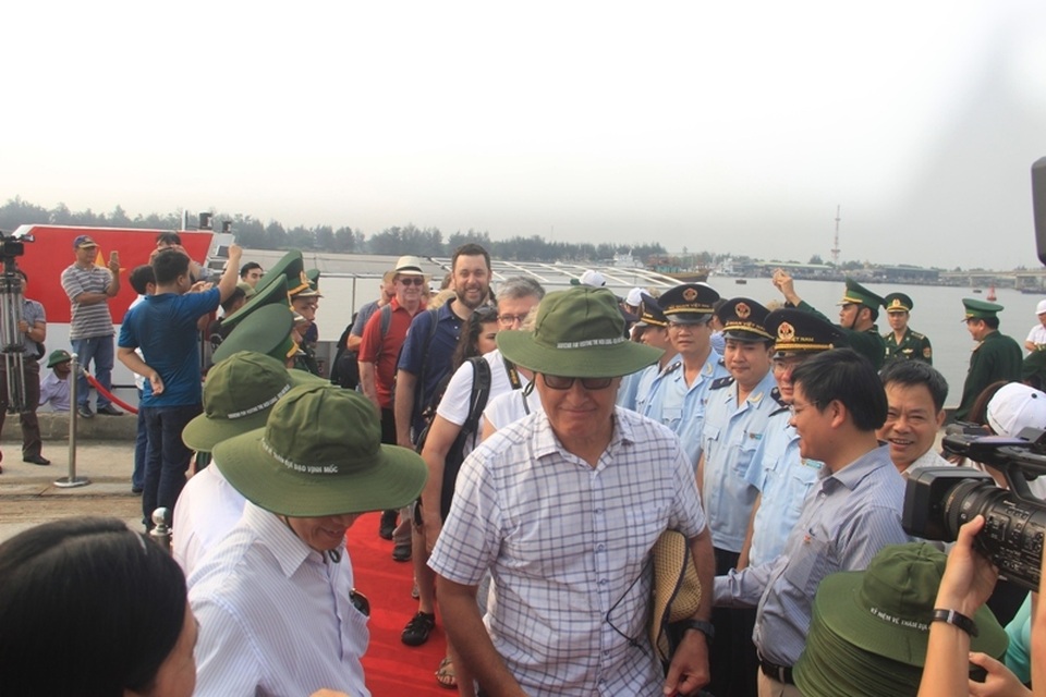 Đoàn du khách quốc tế đến tham quan Quảng Trị bằng du thuyền - 4 Đoàn du khách quốc tế đến tham quan Quảng Trị bằng du thuyền - 4