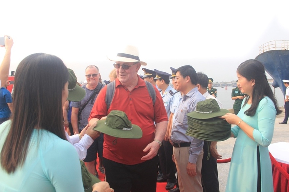Đoàn du khách quốc tế đến tham quan Quảng Trị bằng du thuyền - 5 Đoàn du khách quốc tế đến tham quan Quảng Trị bằng du thuyền - 5