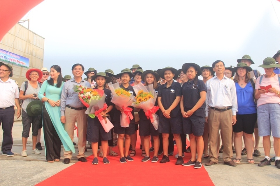 Đoàn du khách quốc tế đến tham quan Quảng Trị bằng du thuyền - 6 Đoàn du khách quốc tế đến tham quan Quảng Trị bằng du thuyền - 6