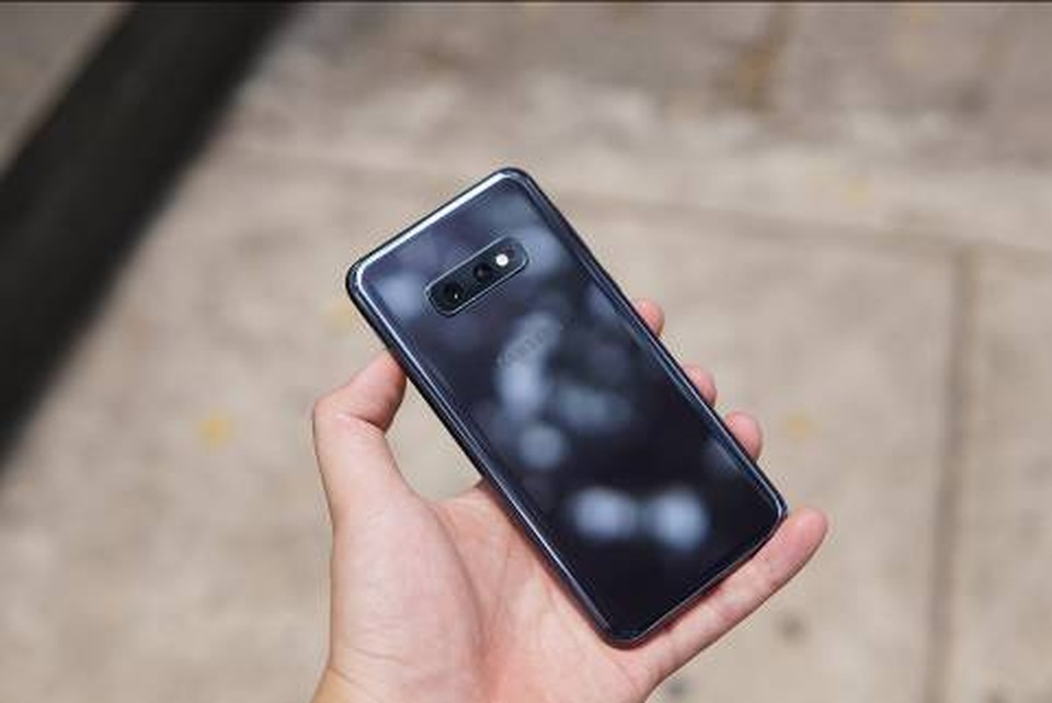 Đánh giá nhanh Galaxy S10e: Mạnh mẽ, vừa tay - 1 Đánh giá nhanh Galaxy S10e: Mạnh mẽ, vừa tay - 1