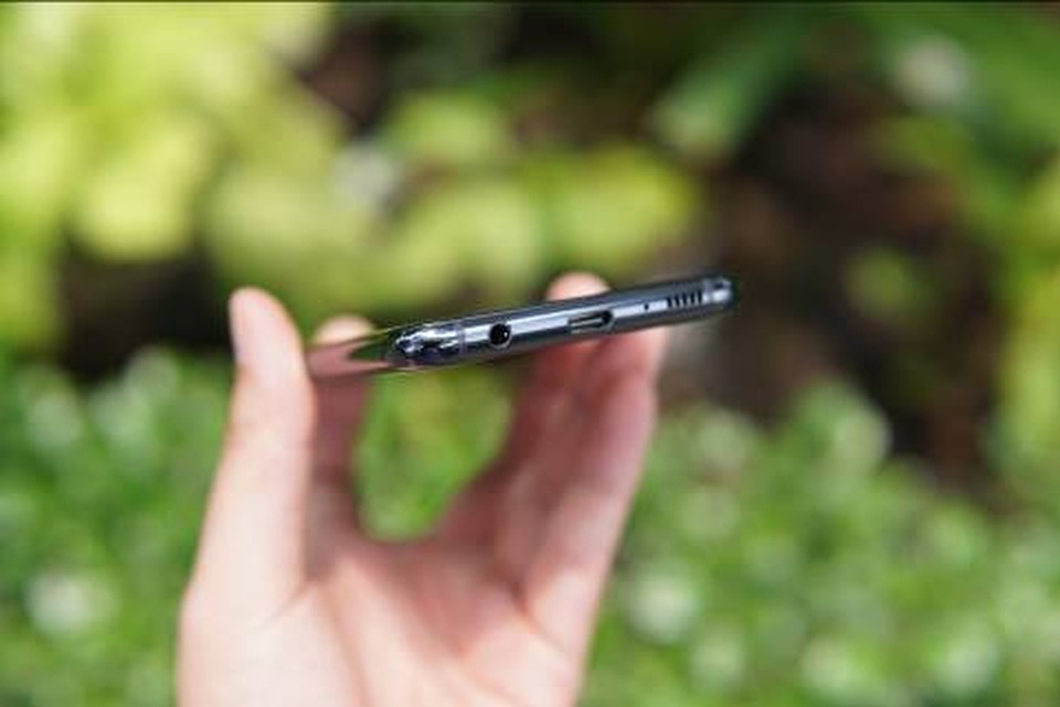Đánh giá nhanh Galaxy S10e: Mạnh mẽ, vừa tay - 2 Đánh giá nhanh Galaxy S10e: Mạnh mẽ, vừa tay - 2