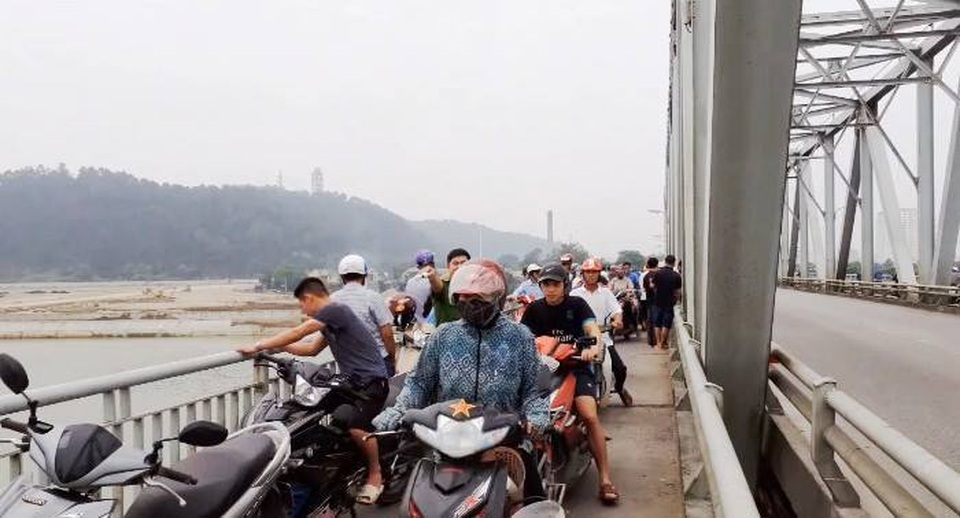 Nữ kế toán gieo mình xuống sông Lam tự tử - 1 Nữ kế toán gieo mình xuống sông Lam tự tử - 1
