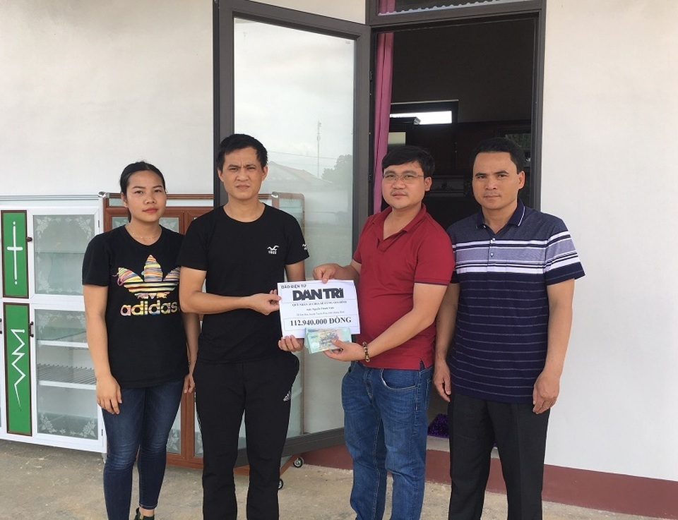 Trao gần 113 triệu đồng tới cậu bé ba tuổi bị ung thư - 1