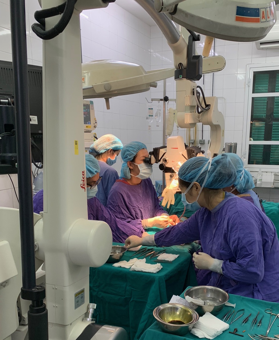 Trèo cây, cậu bé 9 tuổi bị lột toàn bộ da cậu nhỏ - 1 Trèo cây, cậu bé 9 tuổi bị lột toàn bộ da cậu nhỏ - 1