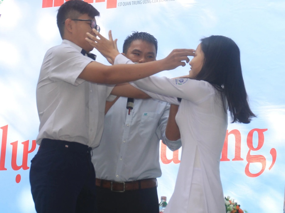 Trẻ bị xâm hại, dâm ô: Phụ huynh phải đối diện thế nào? - 2 Trẻ bị xâm hại, dâm ô: Phụ huynh phải đối diện thế nào? - 2