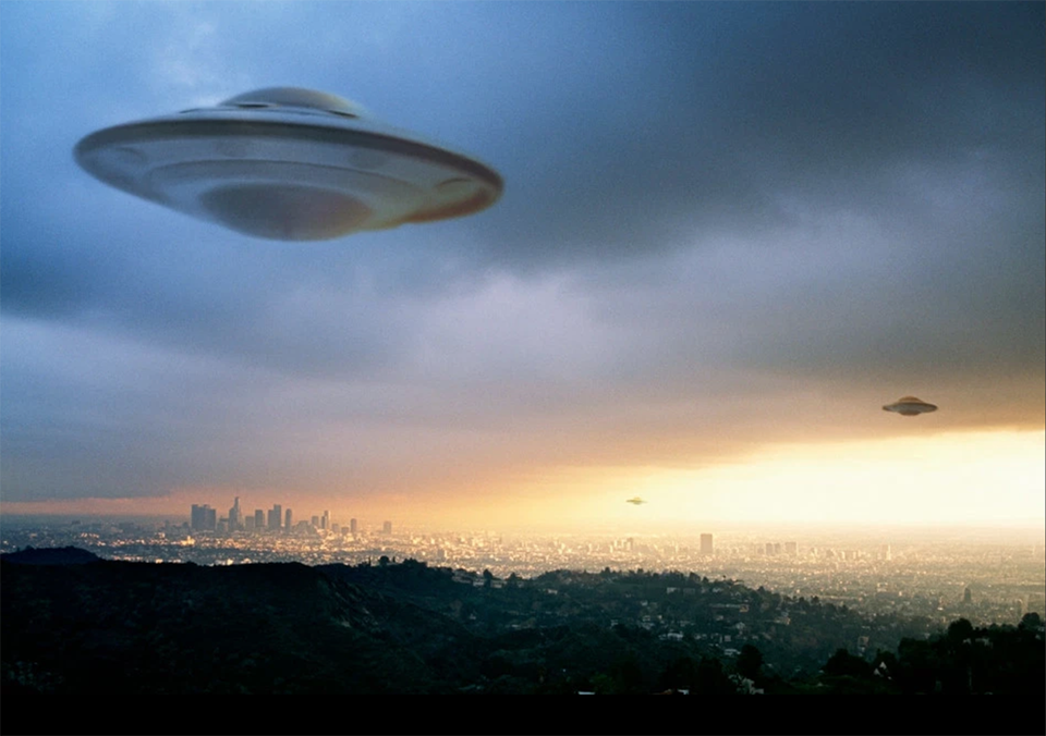 UFO có thể là “cỗ máy thời gian” được con người chế tạo từ tương lai? - 1 UFO có thể là “cỗ máy thời gian” được con người chế tạo từ tương lai? - 1