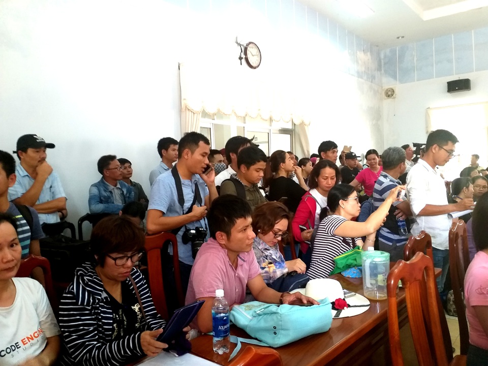 1.000 người dân đòi sổ đỏ ở Quảng Nam