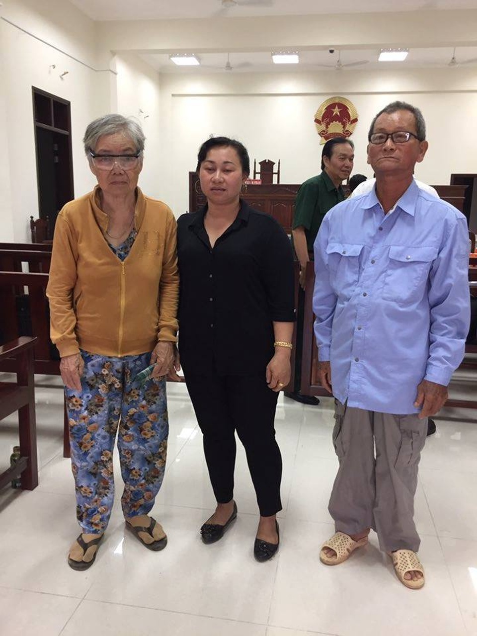 Vụ cả gia đình chịu oan sai suốt 40 năm: Cuộc đoàn viên đẫm nước mắt - 2 Vụ cả gia đình chịu oan sai suốt 40 năm: Cuộc đoàn viên đẫm nước mắt - 2