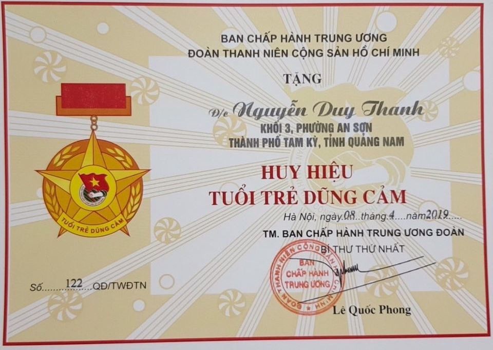 Truy tặng huy hiệu “Tuổi trẻ dũng cảm” cho thanh niên tử vong sau khi cứu 2 nữ sinh - 4 Truy tặng huy hiệu “Tuổi trẻ dũng cảm” cho thanh niên tử vong sau khi cứu 2 nữ sinh - 4