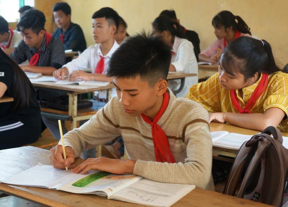 Giây phút nam sinh lớp 9 lao mình xuống sông cứu 3 học sinh khỏi đuối nước - 3 Giây phút nam sinh lớp 9 lao mình xuống sông cứu 3 học sinh khỏi đuối nước - 3