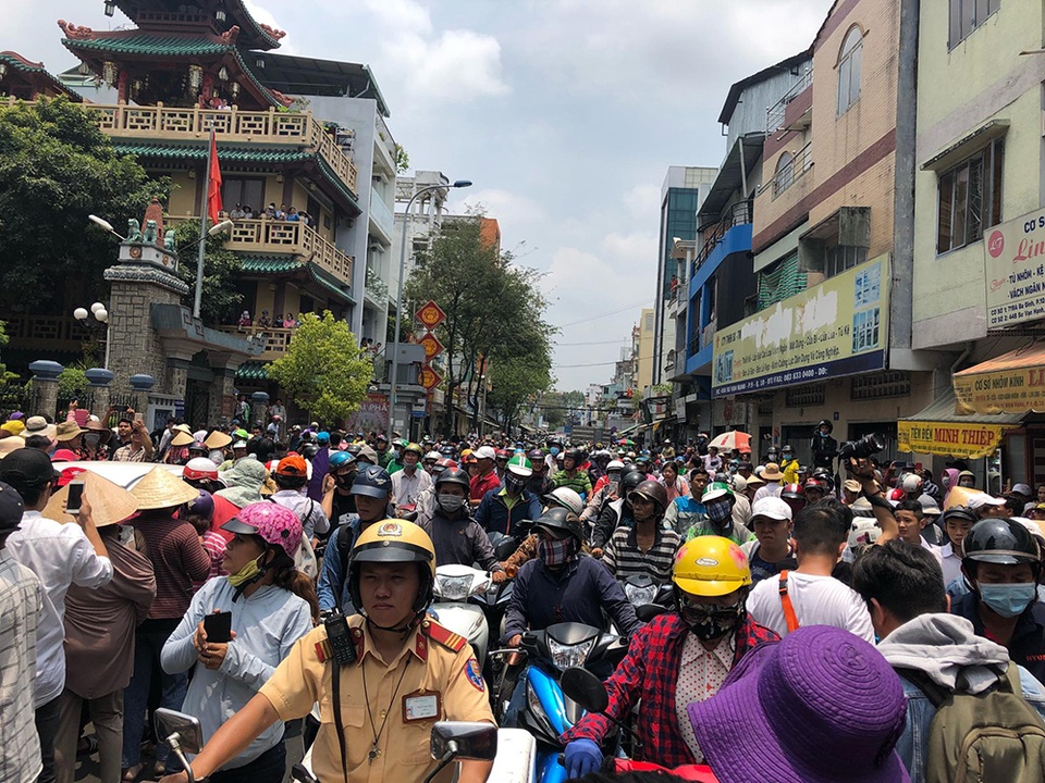 Linh cữu Anh Vũ đã về đến chùa Ấn Quang - 8 Linh cữu Anh Vũ đã về đến chùa Ấn Quang - 8