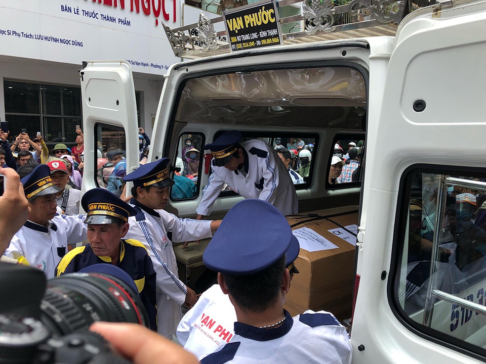 Linh cữu Anh Vũ đã về đến chùa Ấn Quang - 6 Linh cữu Anh Vũ đã về đến chùa Ấn Quang - 6