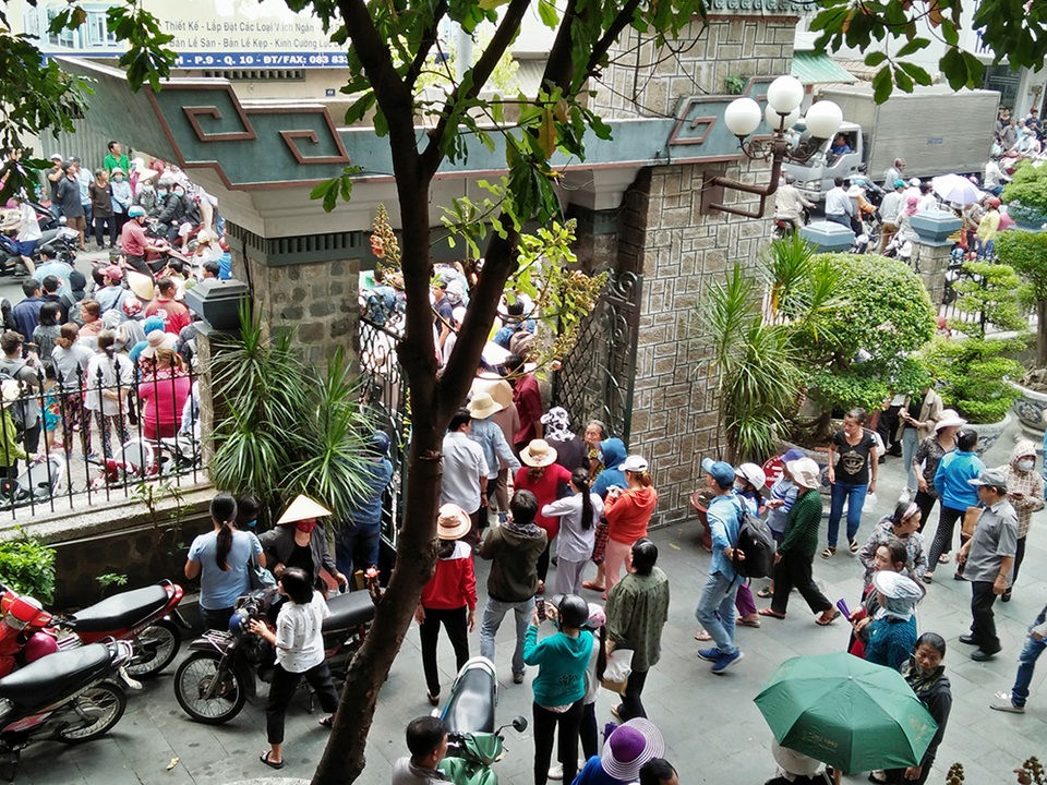 Linh cữu Anh Vũ đã về đến chùa Ấn Quang - 3 Linh cữu Anh Vũ đã về đến chùa Ấn Quang - 3