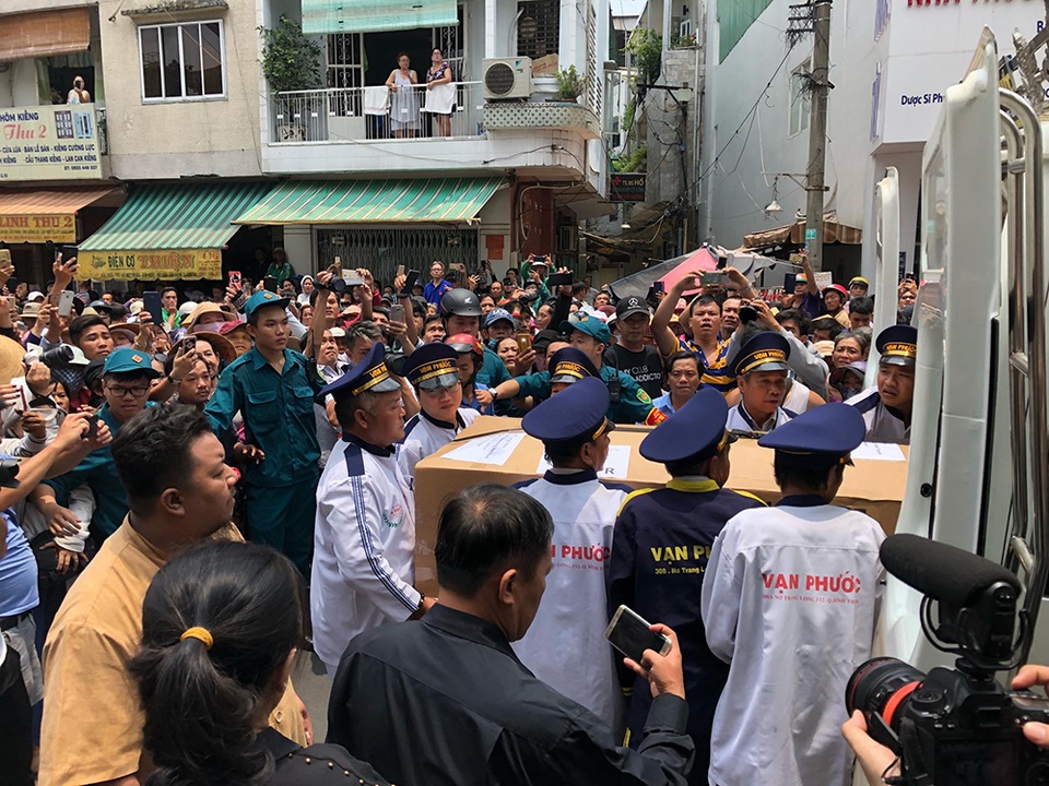 Linh cữu Anh Vũ đã về đến chùa Ấn Quang - 7 Linh cữu Anh Vũ đã về đến chùa Ấn Quang - 7