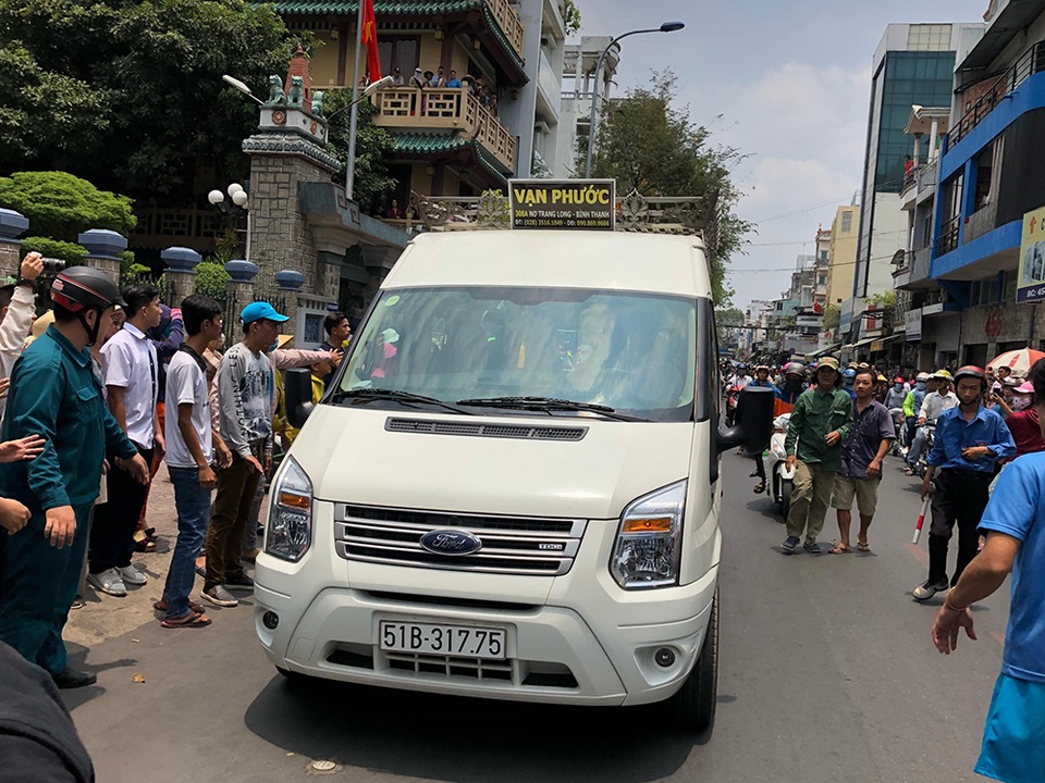 Linh cữu Anh Vũ đã về đến chùa Ấn Quang - 5 Linh cữu Anh Vũ đã về đến chùa Ấn Quang - 5