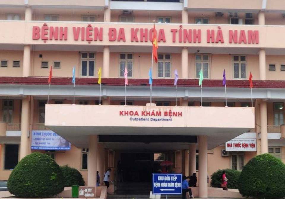 Tạm giam 5 cán bộ y tế đưa bệnh nhân chụp cộng hưởng chui, lấy tiền bỏ túi - 1 Tạm giam 5 cán bộ y tế đưa bệnh nhân chụp cộng hưởng chui, lấy tiền bỏ túi - 1
