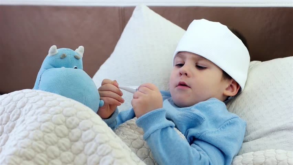 Sốt cao co giật ở trẻ có nguy hiểm không? Điểm danh 6 biến chứng dễ gặp - 1 Sốt cao co giật ở trẻ có nguy hiểm không? Điểm danh 6 biến chứng dễ gặp - 1