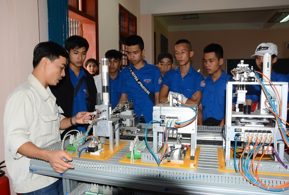 Học sinh miền núi thử làm sinh viên trường nghề - 1 Học sinh miền núi thử làm sinh viên trường nghề - 1