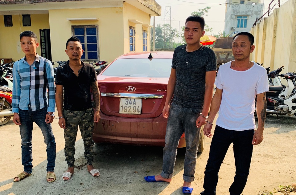 4 đối tượng bịt mặt đi ô tô không biển số tấn công chủ tịch xã - 1 4 đối tượng bịt mặt đi ô tô không biển số tấn công chủ tịch xã - 1