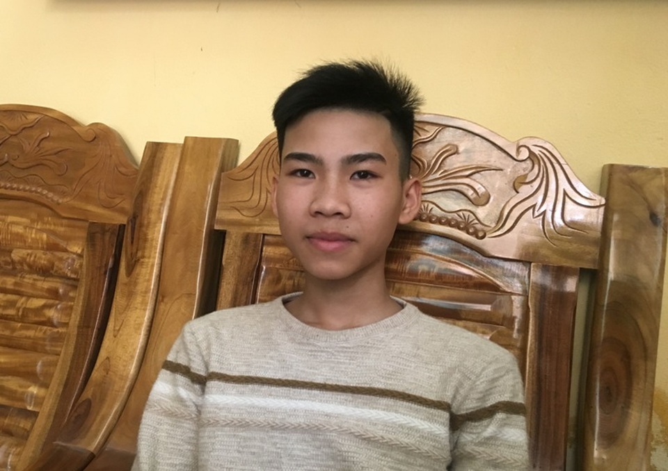 Giây phút nam sinh lớp 9 lao mình xuống sông cứu 3 học sinh khỏi đuối nước - 1 Giây phút nam sinh lớp 9 lao mình xuống sông cứu 3 học sinh khỏi đuối nước - 1