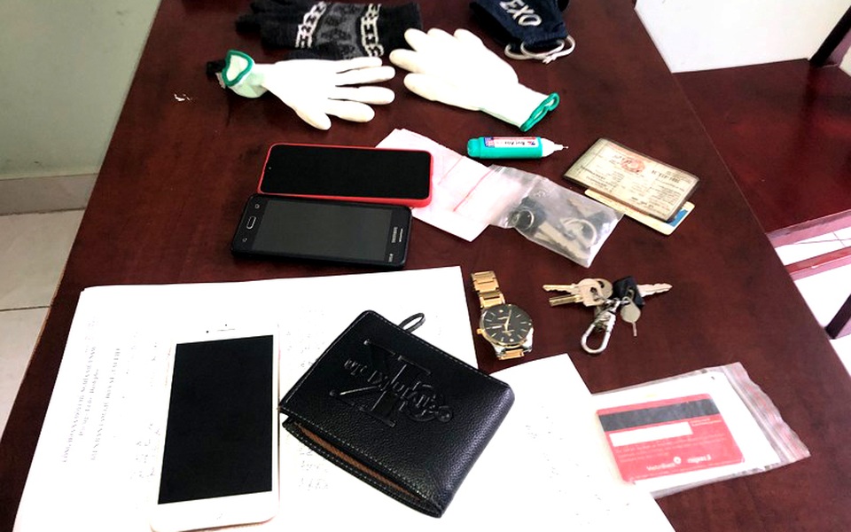 CSGT tóm gọn 2 tên cướp thực hiện 4 vụ trong một buổi sáng - 2