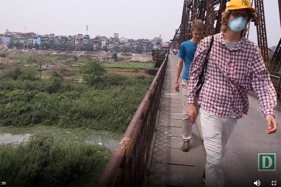 Khúc sông thối dưới cầu Long Biên ô nhiễm nghiêm trọng - 10 Khúc sông thối dưới cầu Long Biên ô nhiễm nghiêm trọng - 10