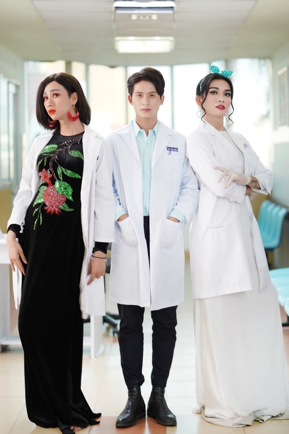 Y tá BB Trần và Hải Triều khuấy động phòng khám trong phim hài mới - 1 Y tá BB Trần và Hải Triều khuấy động phòng khám trong phim hài mới - 1