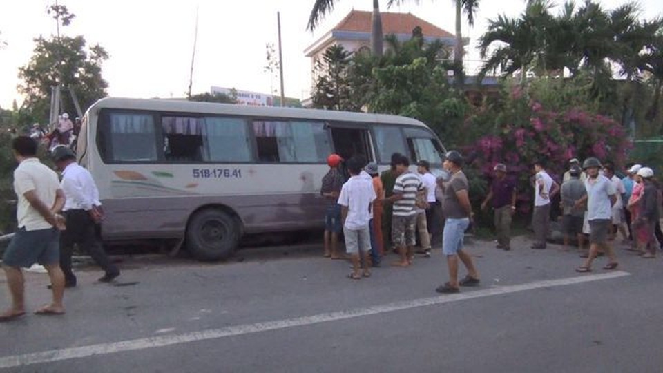 Vụ tài xế lái xe khách dùng bằng giả, tông chết 2 bé gái: Triệu tập 4 đăng kiểm viên! - 2 Vụ tài xế lái xe khách dùng bằng giả, tông chết 2 bé gái: Triệu tập 4 đăng kiểm viên! - 2