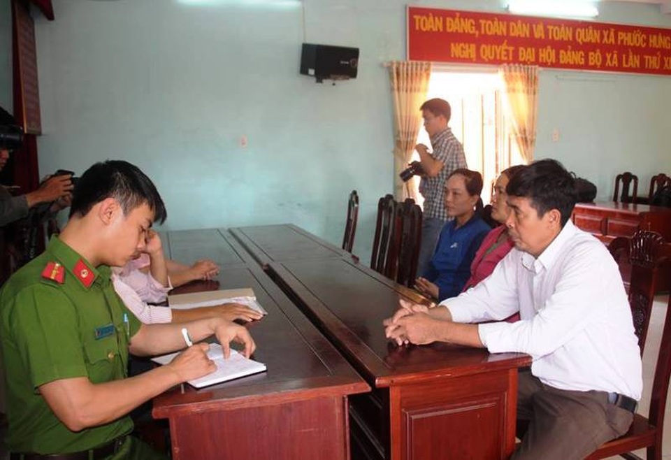 Hoãn chia số vàng bỏ quên trong bao lúa - 1 Hoãn chia số vàng bỏ quên trong bao lúa - 1