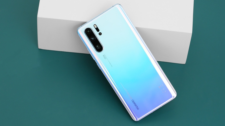 Camera siêu zoom cùng bộ quà tặng độc đáo, P30 và P30 Pro là bộ đôi đầy hứa hẹn tại Thế Giới Di Động - 1 Camera siêu zoom cùng bộ quà tặng độc đáo, P30 và P30 Pro là bộ đôi đầy hứa hẹn tại Thế Giới Di Động - 1