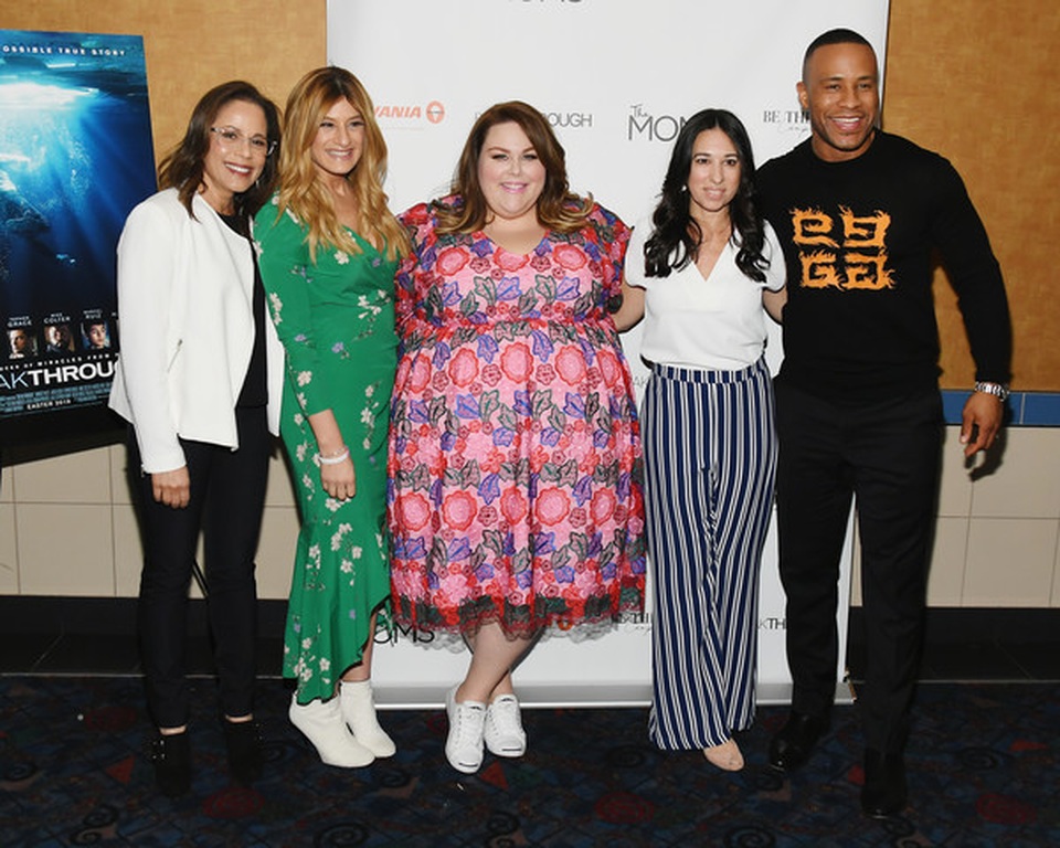 Thân hình quá khổ, Chrissy Metz vẫn diện váy hoa xinh đẹp - 5 Thân hình quá khổ, Chrissy Metz vẫn diện váy hoa xinh đẹp - 5