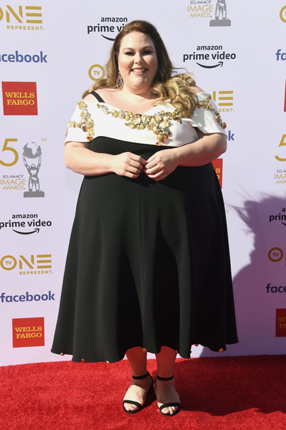 Thân hình quá khổ, Chrissy Metz vẫn diện váy hoa xinh đẹp - 6 Thân hình quá khổ, Chrissy Metz vẫn diện váy hoa xinh đẹp - 6
