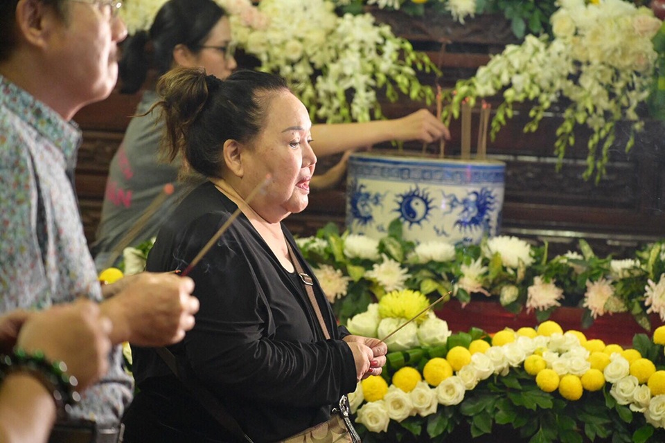 Nghệ sĩ nghẹn ngào tiễn biệt diễn viên hài Anh Vũ - 3 Nghệ sĩ nghẹn ngào tiễn biệt diễn viên hài Anh Vũ - 3