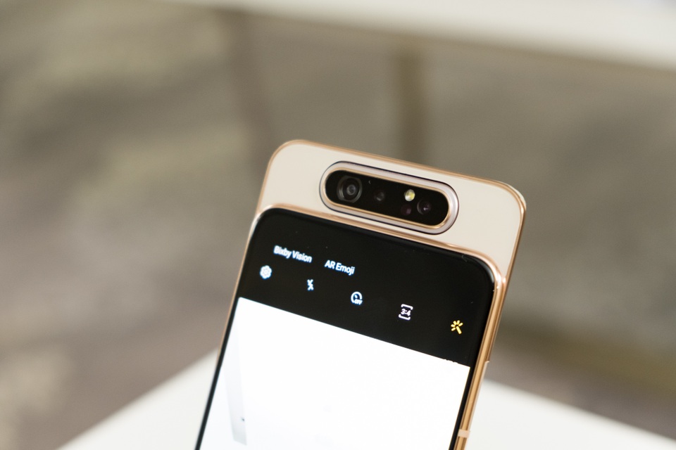 Samsung bất ngờ ra mắt Galaxy A80 có camera trượt xoay 180 độ - 3 Samsung bất ngờ ra mắt Galaxy A80 có camera trượt xoay 180 độ - 3