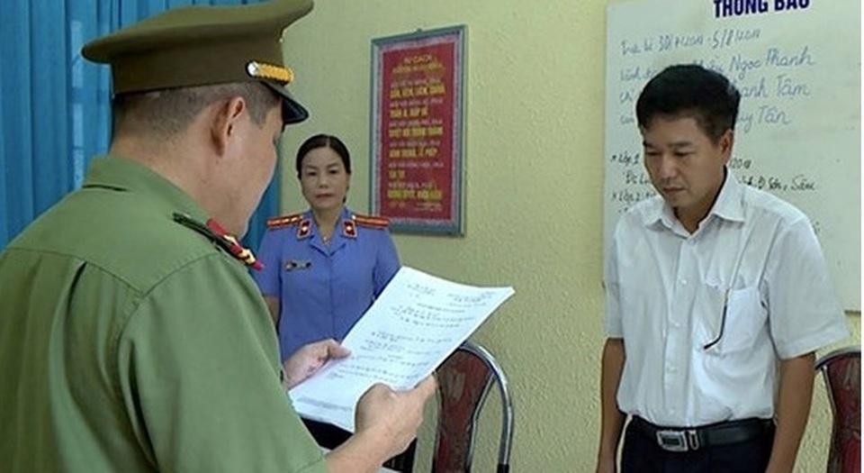 Khởi tố cựu thiếu tá công an tích cực hỗ trợ sửa điểm thi ở Sơn La - 1 Khởi tố cựu thiếu tá công an tích cực hỗ trợ sửa điểm thi ở Sơn La - 1