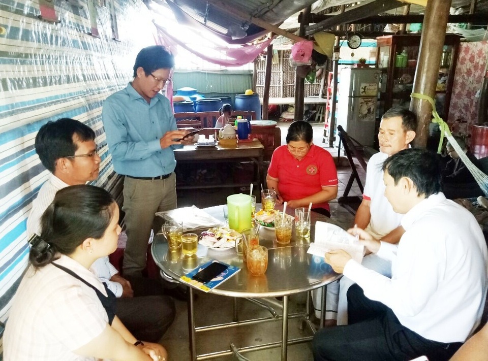 Hơn 61 triệu đồng đến với gia đình có con gái bị thần kinh, con trai bị bại não ở U Minh - 1 Hơn 61 triệu đồng đến với gia đình có con gái bị thần kinh, con trai bị bại não ở U Minh - 1