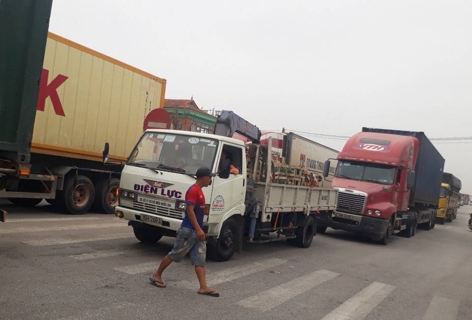 Hai ô tô bốc cháy dữ dội, 2 người bị thiêu cháy, quốc lộ tắc kinh hoàng - 8 Hai ô tô bốc cháy dữ dội, 2 người bị thiêu cháy, quốc lộ tắc kinh hoàng - 8