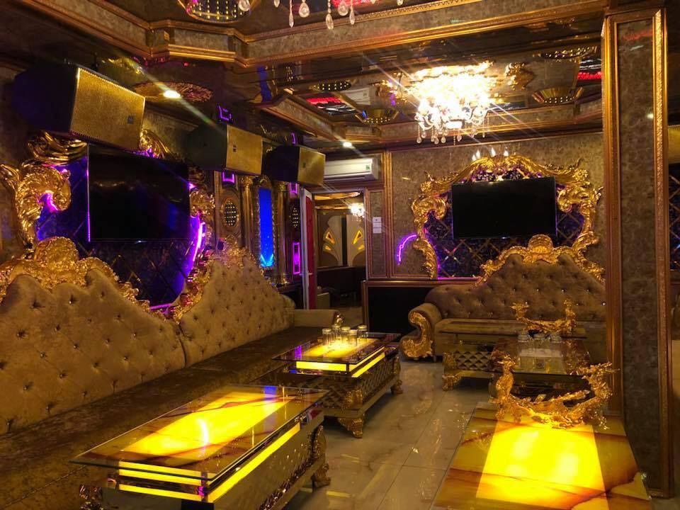 Khám xét nhà Phúc XO - người đeo nhiều vàng nhất Việt Nam Khám xét nhà Phúc XO - người đeo nhiều vàng nhất Việt Nam