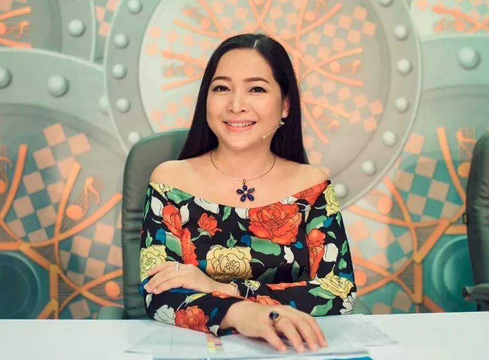MC Quỳnh Hương khóc nức nở khi chia tay “Thay lời muốn nói” sau 19 năm - 3 MC Quỳnh Hương khóc nức nở khi chia tay “Thay lời muốn nói” sau 19 năm - 3