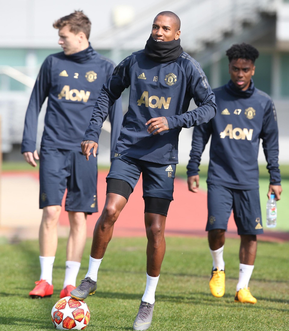 Sanchez, Rashford trở lại tập cùng Man Utd chuẩn bị đón Barcelona - 14 Sanchez, Rashford trở lại tập cùng Man Utd chuẩn bị đón Barcelona - 14