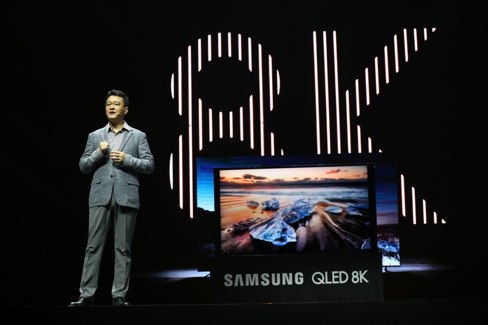 Samsung đưa TV QLED 8K về bán tại Việt Nam, giá 2,29 tỷ đồng - 2 Samsung đưa TV QLED 8K về bán tại Việt Nam, giá 2,29 tỷ đồng - 2