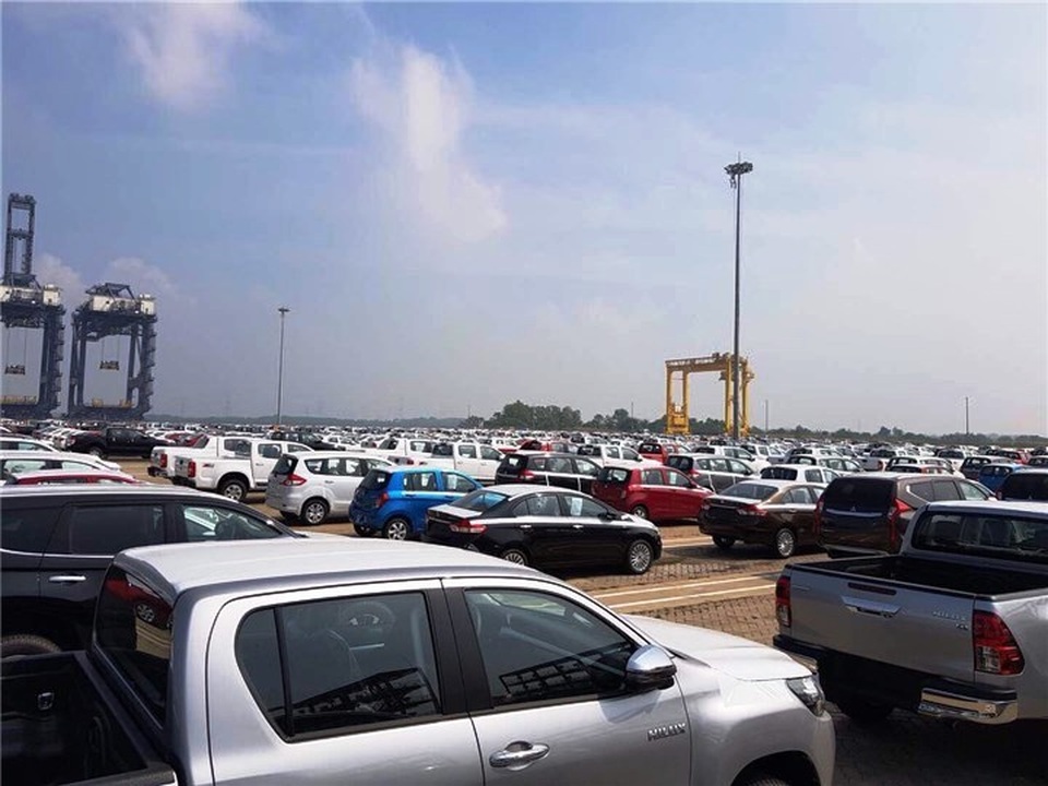 Ô tô nhập khẩu tăng hàng chục lần, giá xe giảm... nhẹ - 1 Ô tô nhập khẩu tăng hàng chục lần, giá xe giảm... nhẹ - 1