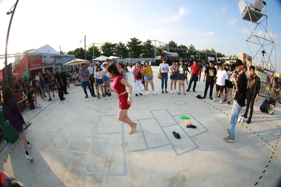 Nghệ sỹ tưng bừng hội ngộ trong đêm nhạc Sài thành - 2 Nghệ sỹ tưng bừng hội ngộ trong đêm nhạc Sài thành - 2